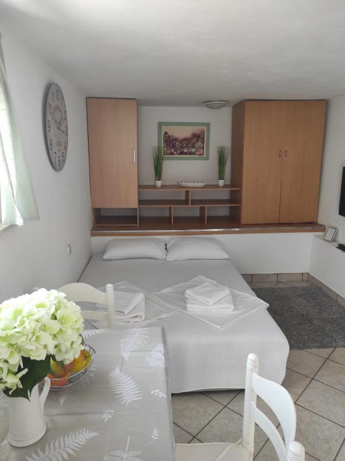 Studio Apartment Petrov شيبينيك المظهر الخارجي الصورة
