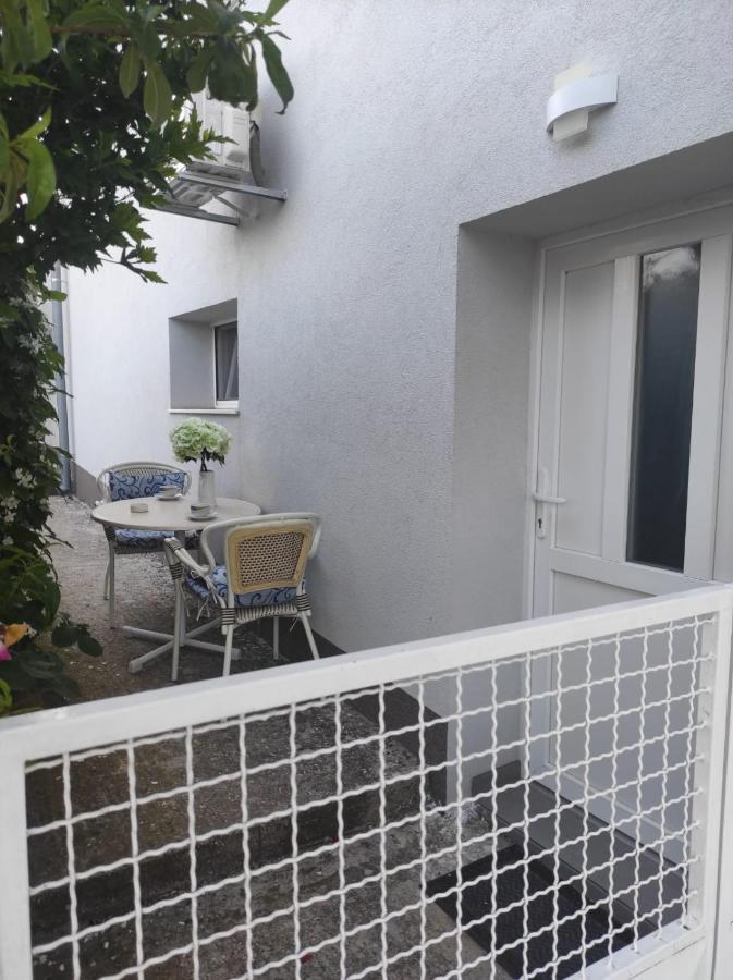 Studio Apartment Petrov شيبينيك المظهر الخارجي الصورة
